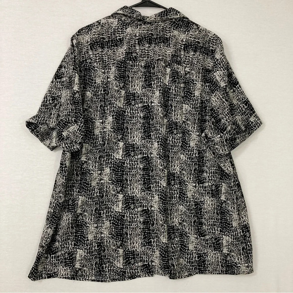 Maggie Barnes Black Gray Stretch Short Sleeve Rolled Tab Button Down 1X - Picture 7 of 8